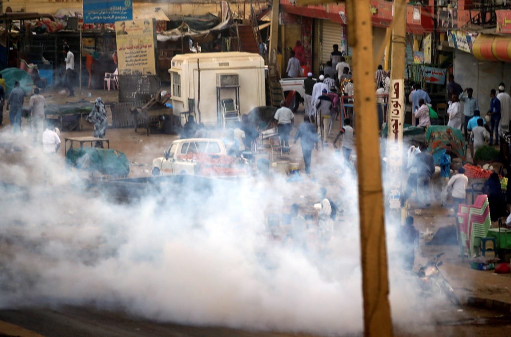 2019 01 15T195511Z 1063316983 RC1FBA707840 RTRMADP 3 SUDAN PROTESTS 1